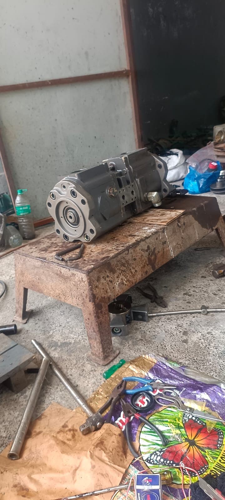 Workshop bench assembly stage with new Japanese precision bearings, high-pressure dynamic shaft seals, circlip tools, and internal swashplate parts.